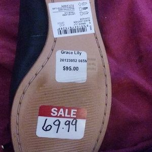 News flats shoes in box